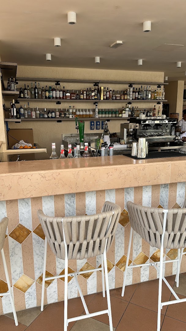 Oasis Gourmet: clear photo of restaurant bar