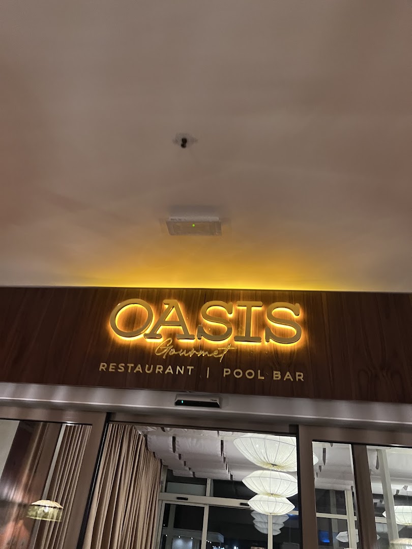 Oasis Gourmet: clear signage of the venue