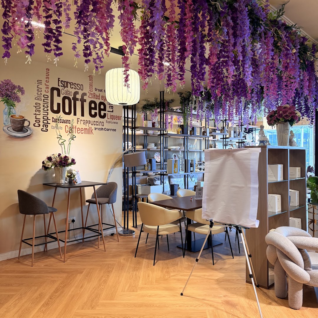 Purple Jasmine Cafe: attractive and professional interior shot