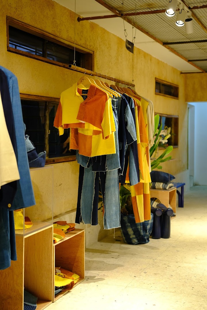 This Is Us: clear, professional shop interior display