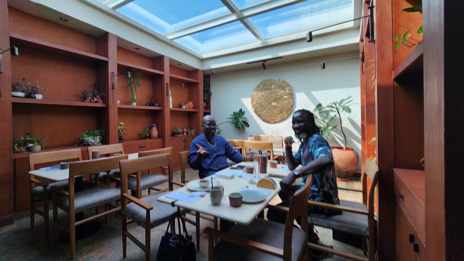 TT Lagos: inviting atmosphere and clear composition