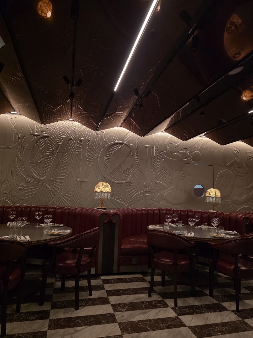 Vici: high quality interior atmosphere shot