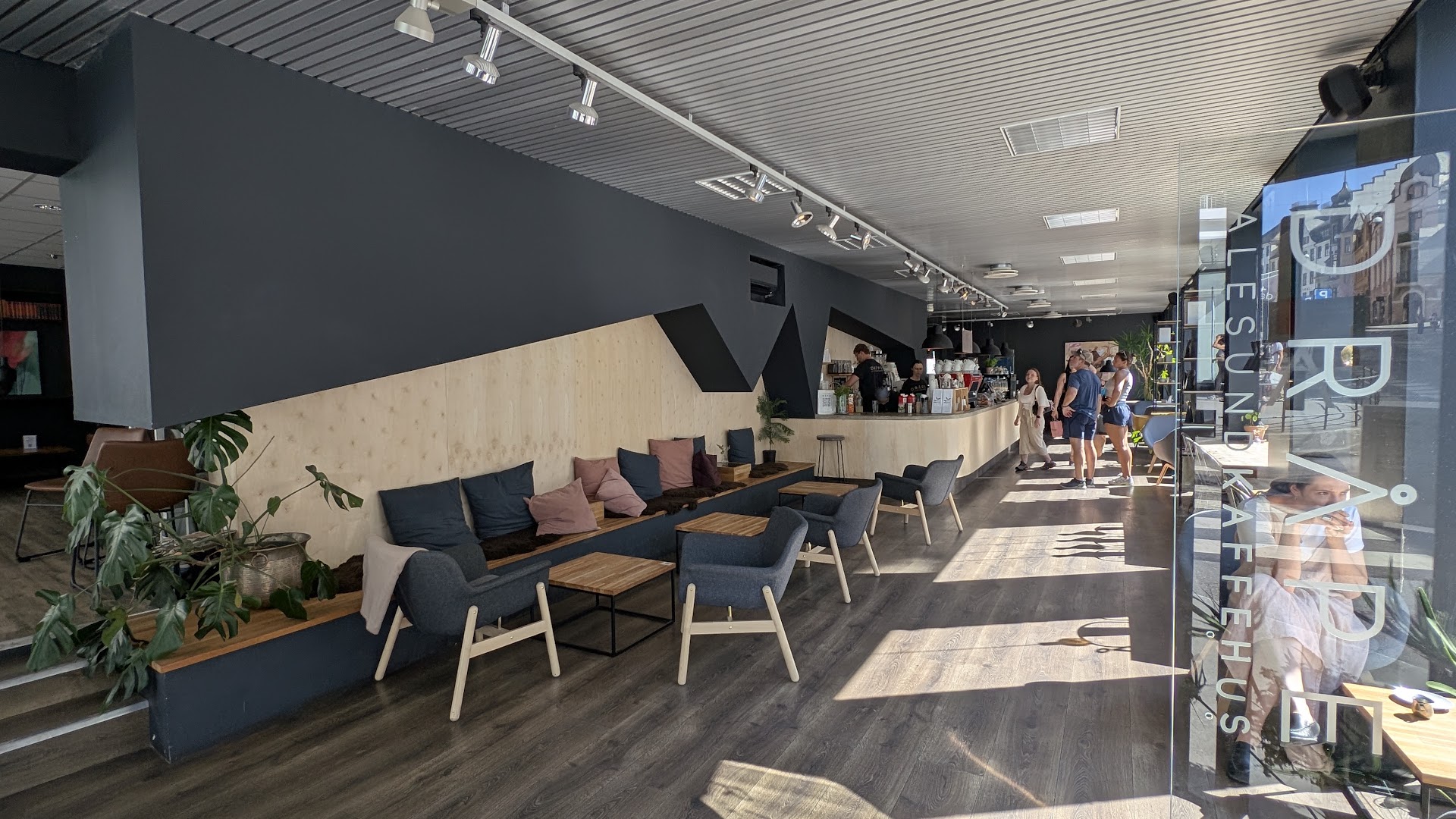 Dråpe Kaffehus: clear, professional interior shot