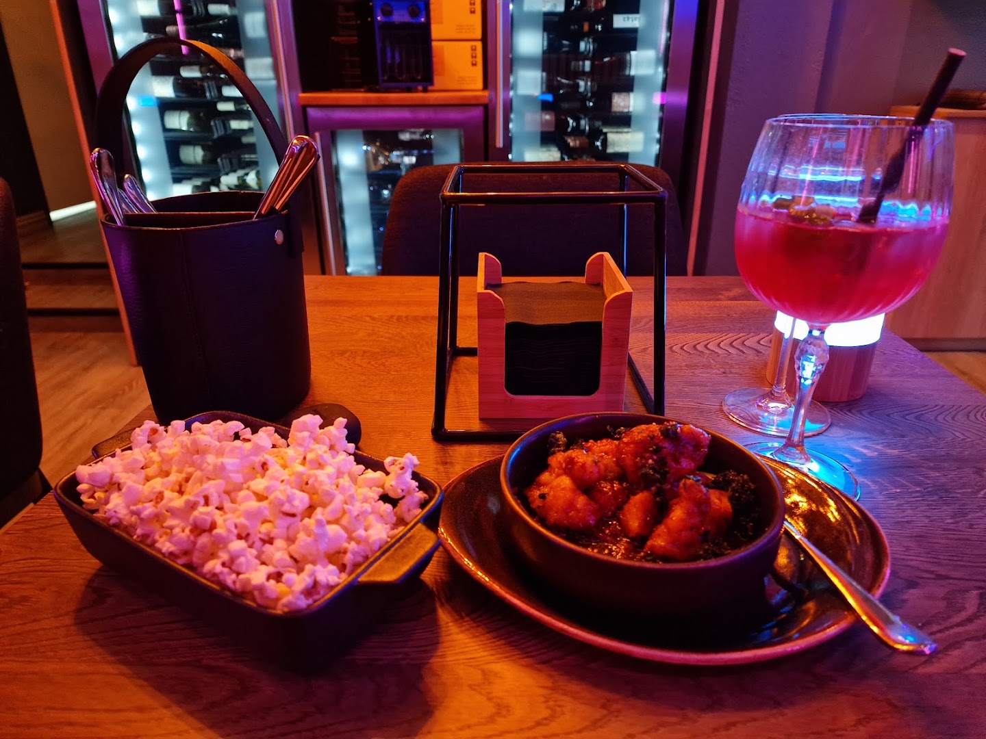 Fumo Café & Bar: appetizing food and drink presentation
