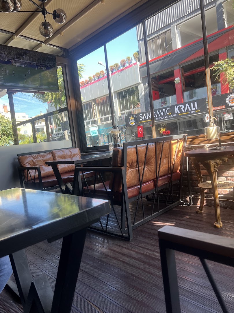 Fumo Café & Bar: inviting venue atmosphere