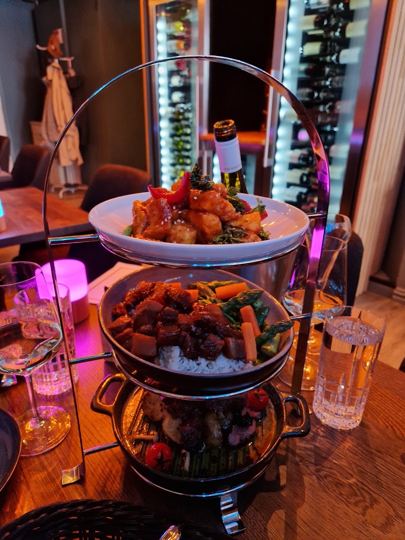Fumo Café & Bar: appetizing food presentation and atmosphere