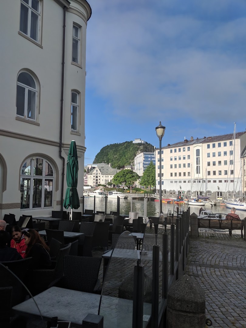 Invit Espressobar: attractive outdoor terrace and view