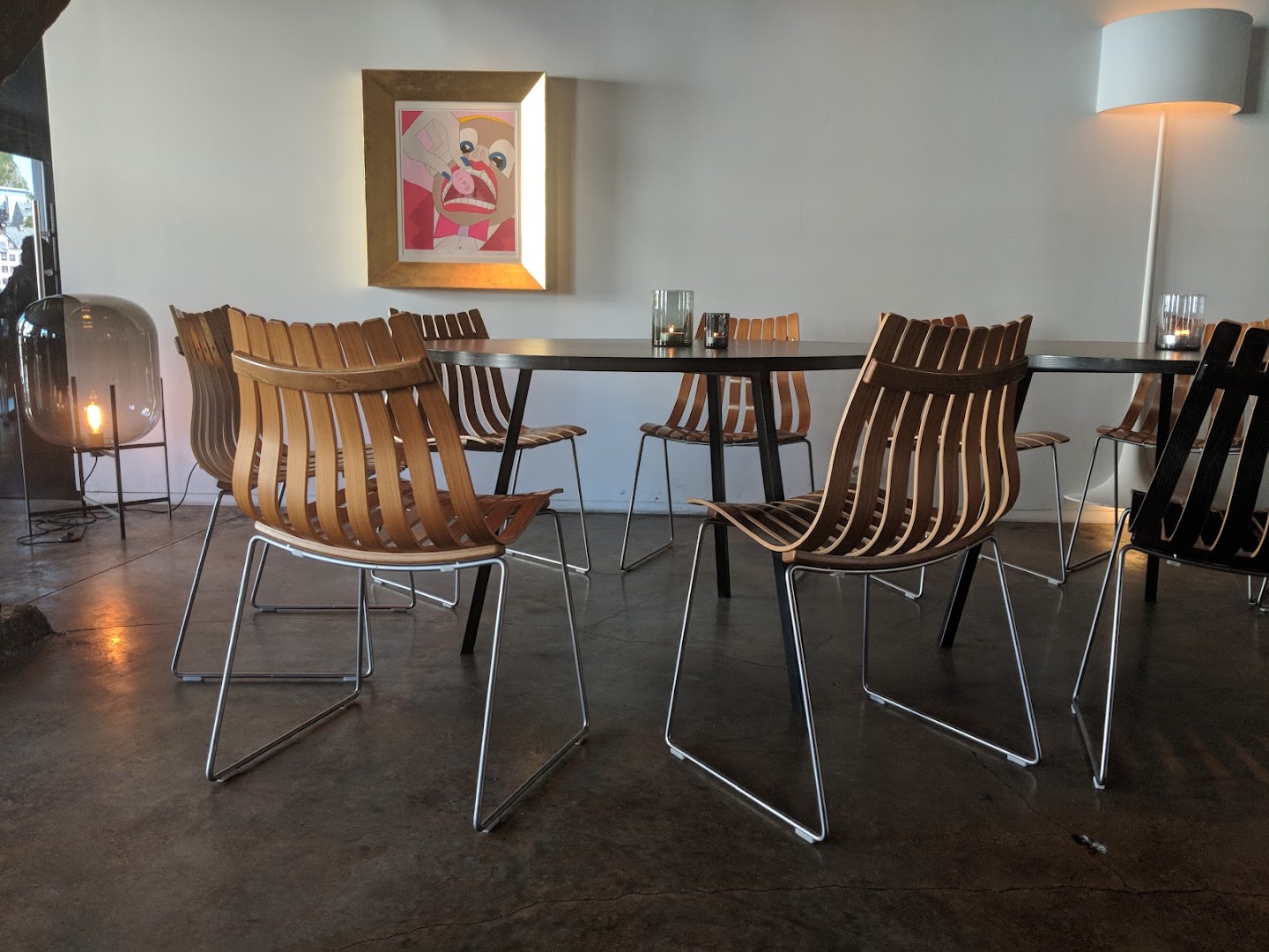 Invit Espressobar: clear, professional interior atmosphere shot