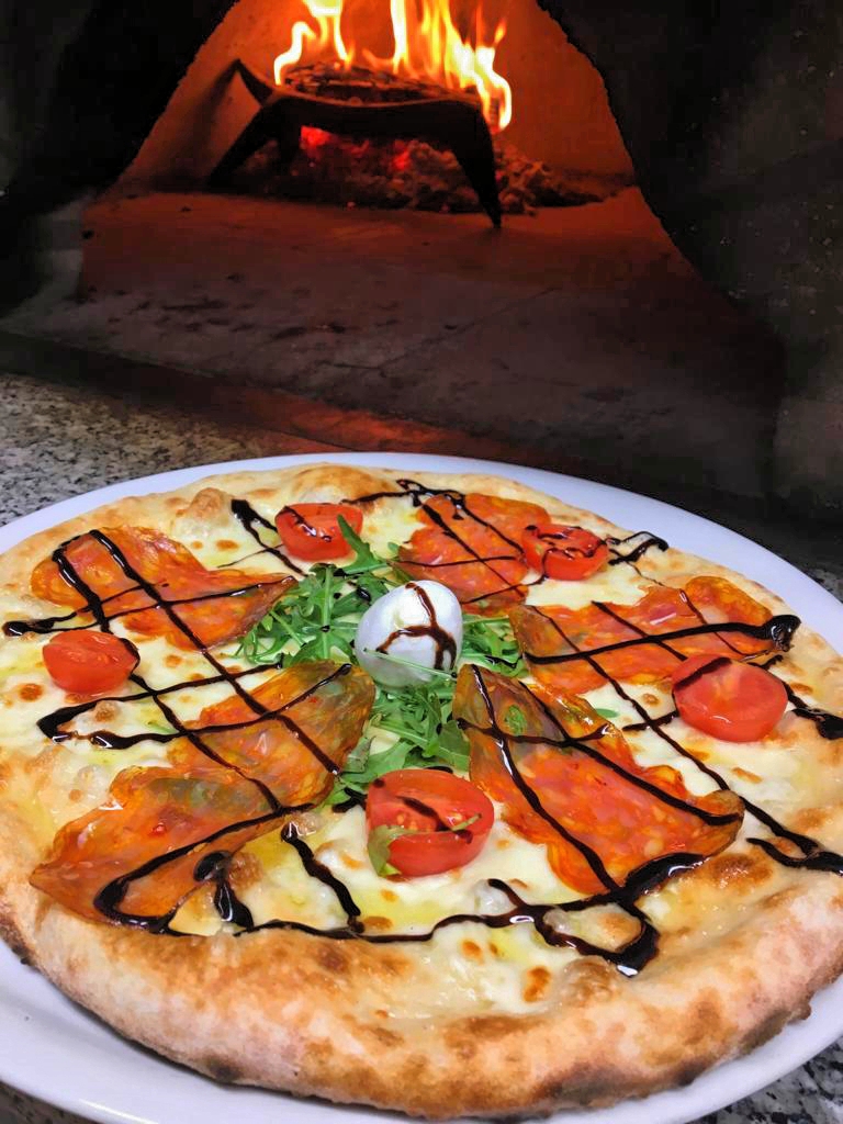 Nonna Lina: appetizing food photo with oven