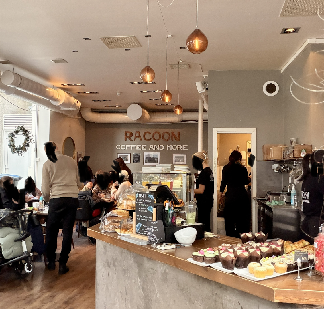 Racoon Coffee: inviting atmosphere and clear interior
