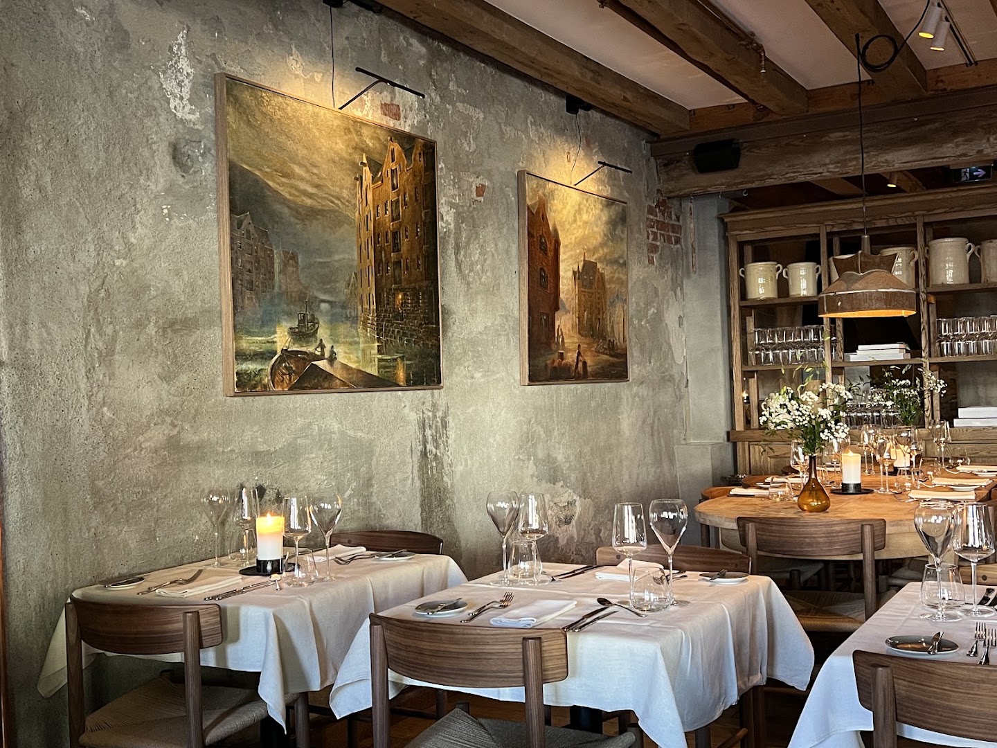 Sjøbua: attractive and professional interior shot