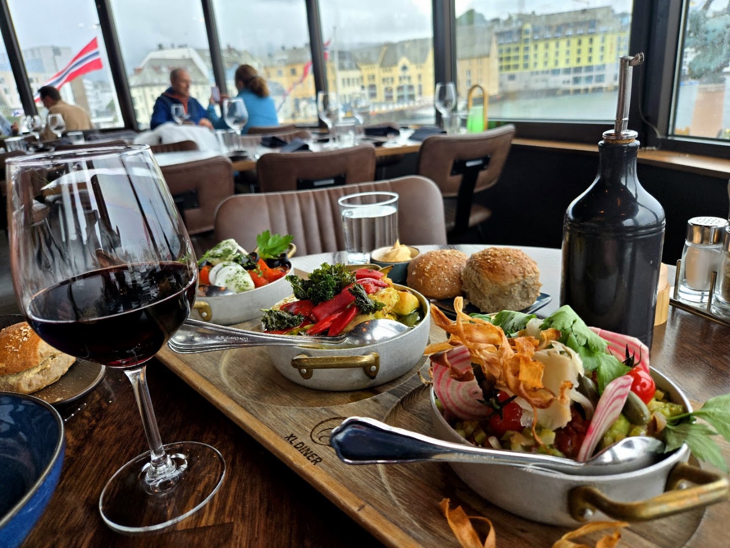 XL Diner: appetizing food and nice atmosphere