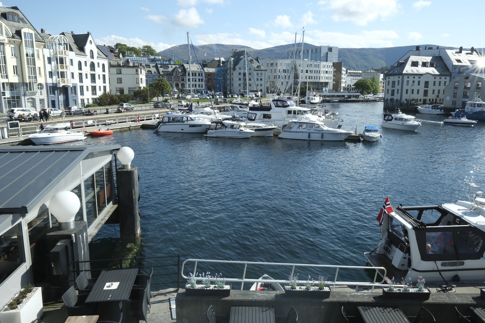 XL Diner: restaurant terrace and view
