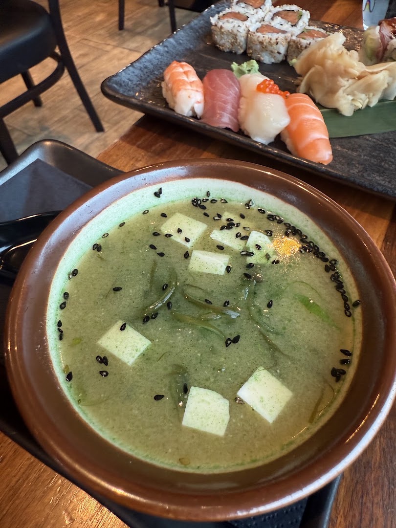 Zuuma: appetizing photo of restaurant food