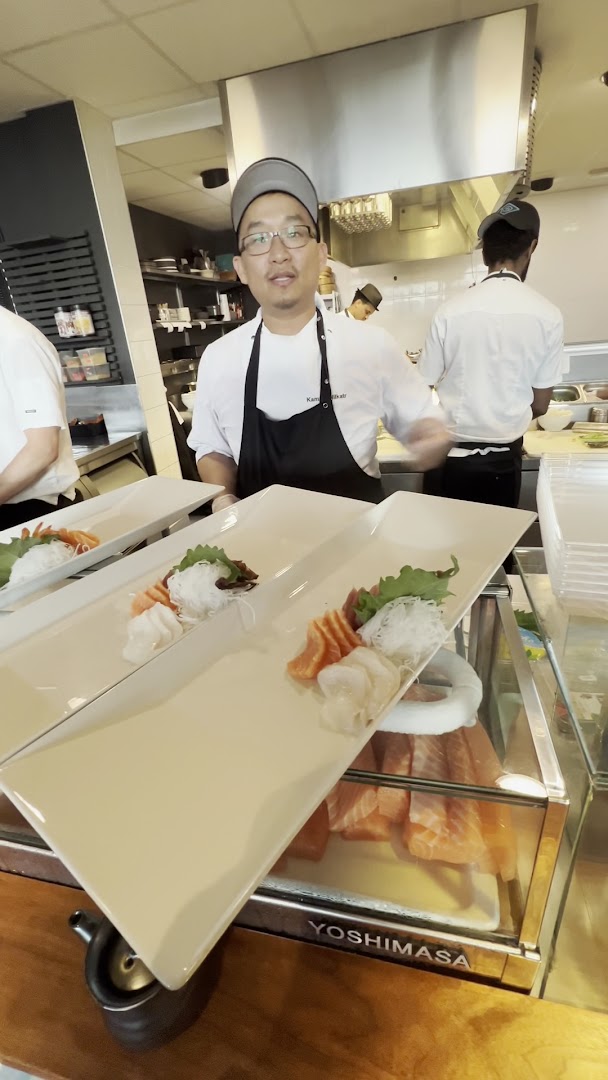Zuuma: professional photo of chef preparing food