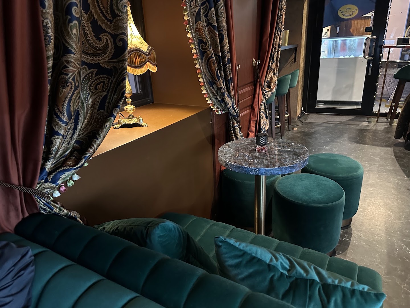 AJ Chocolate House Bar: inviting interior atmosphere