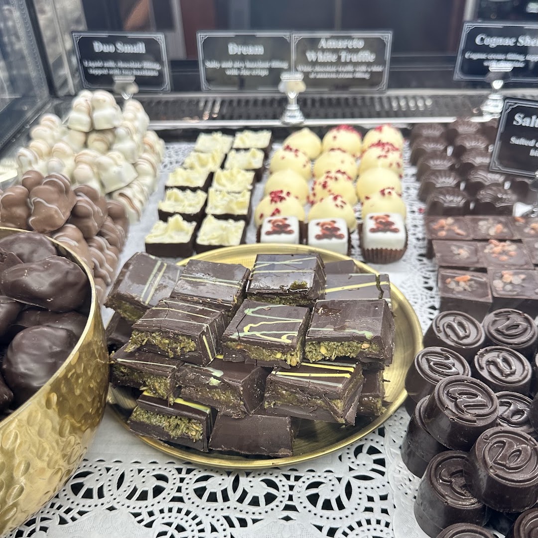 AJ Chocolate House Bar: appetizing display of chocolate products
