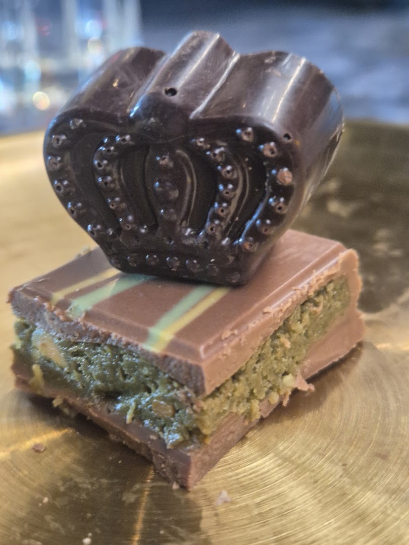AJ Chocolate House Bar: high quality product photography