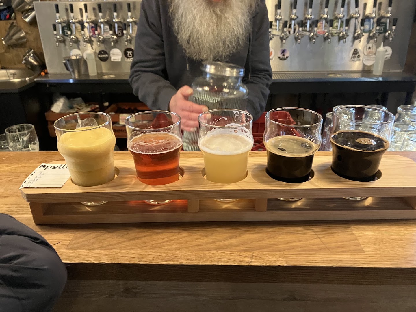 Apollon Platebar: appealing beer flight photo