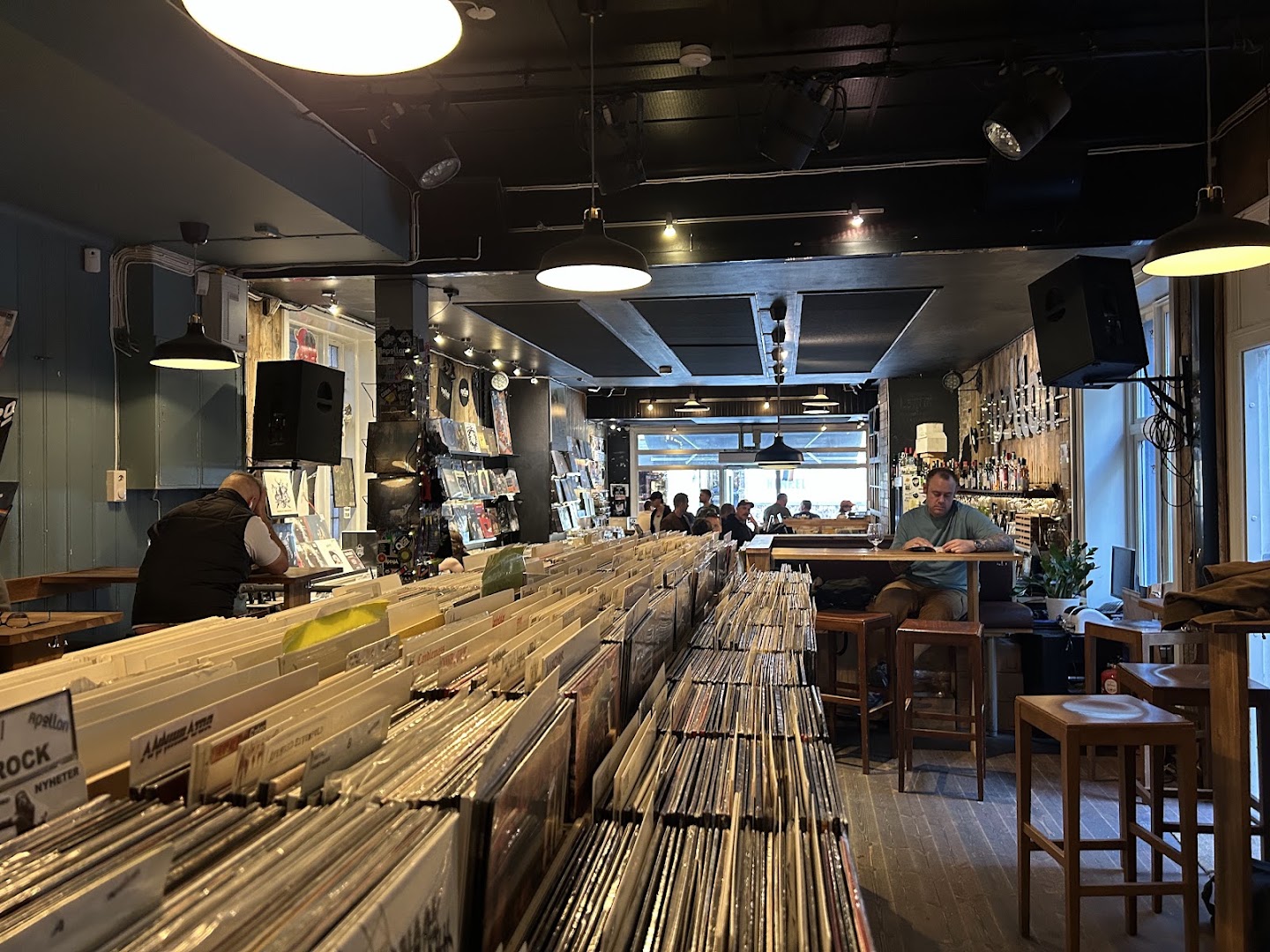 Apollon Platebar: venue atmosphere and interior