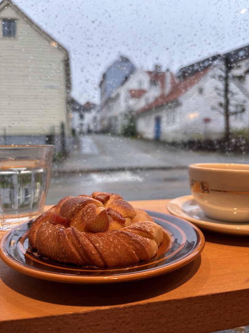 Bakeri 29: appealing breakfast scene with atmosphere