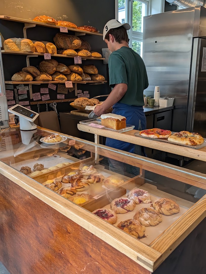 Bakeri 29: fresh bakery products clearly