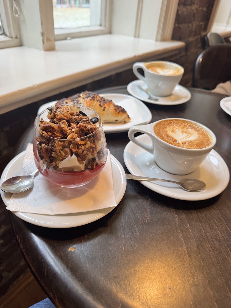 BLOM: appetizing photo of food and coffee