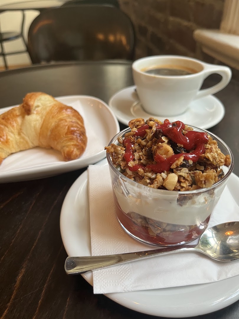 BLOM: appetizing photo of breakfast items