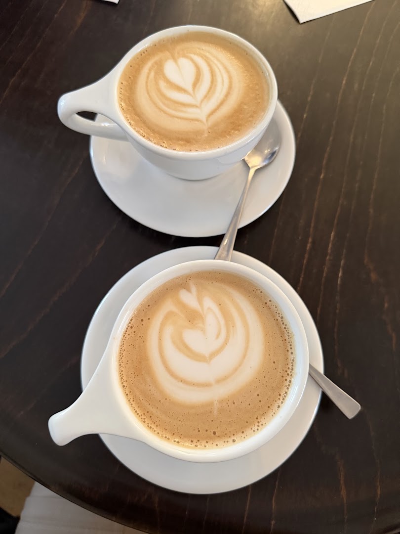 BLOM: appealing photo of coffee drinks