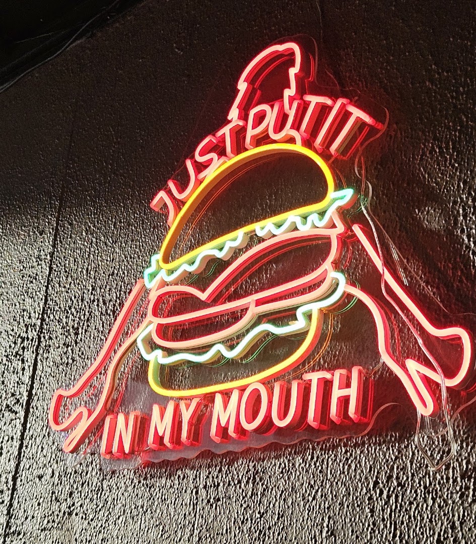 Burger Boys Danmarksplass: attractive neon restaurant decor