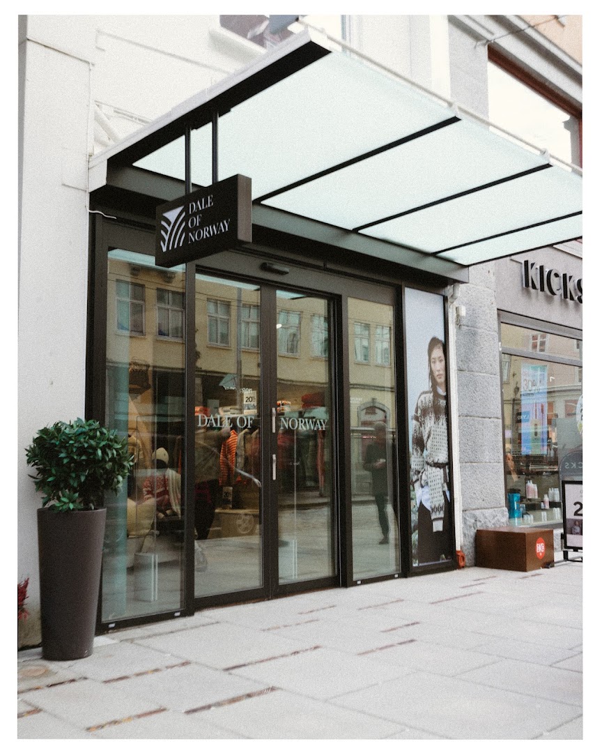 Dale of Norway Bergen: clear storefront photo of shop