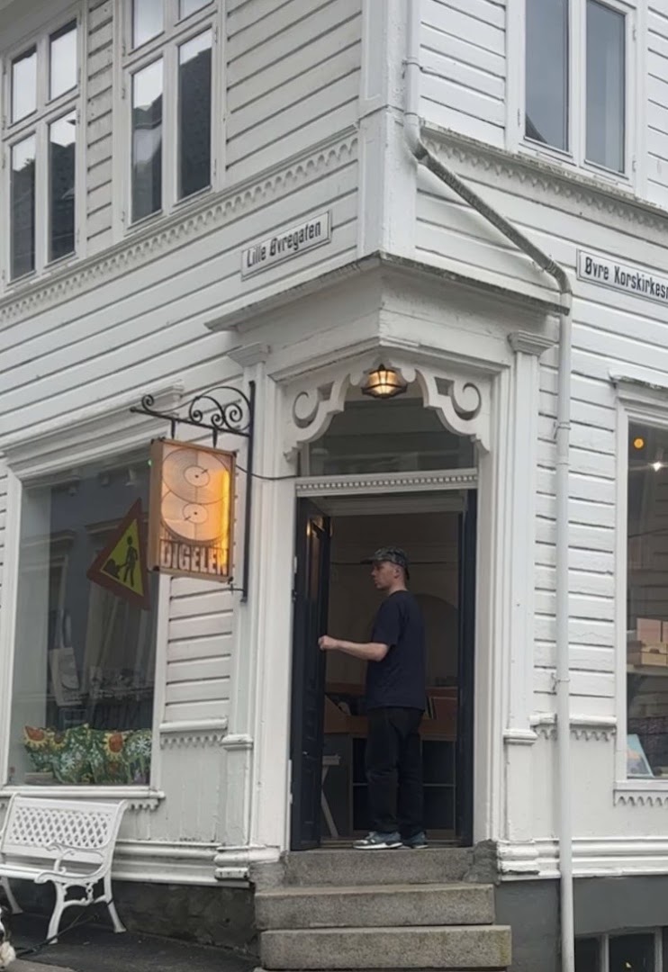 Digelen Platesjappe: clear photo of shop exterior