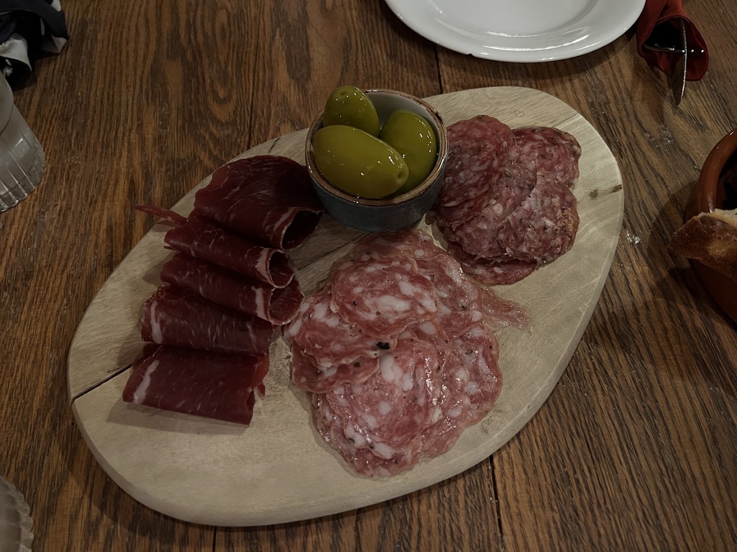 Dråpen Vinbar: appetizing photo of bar snacks