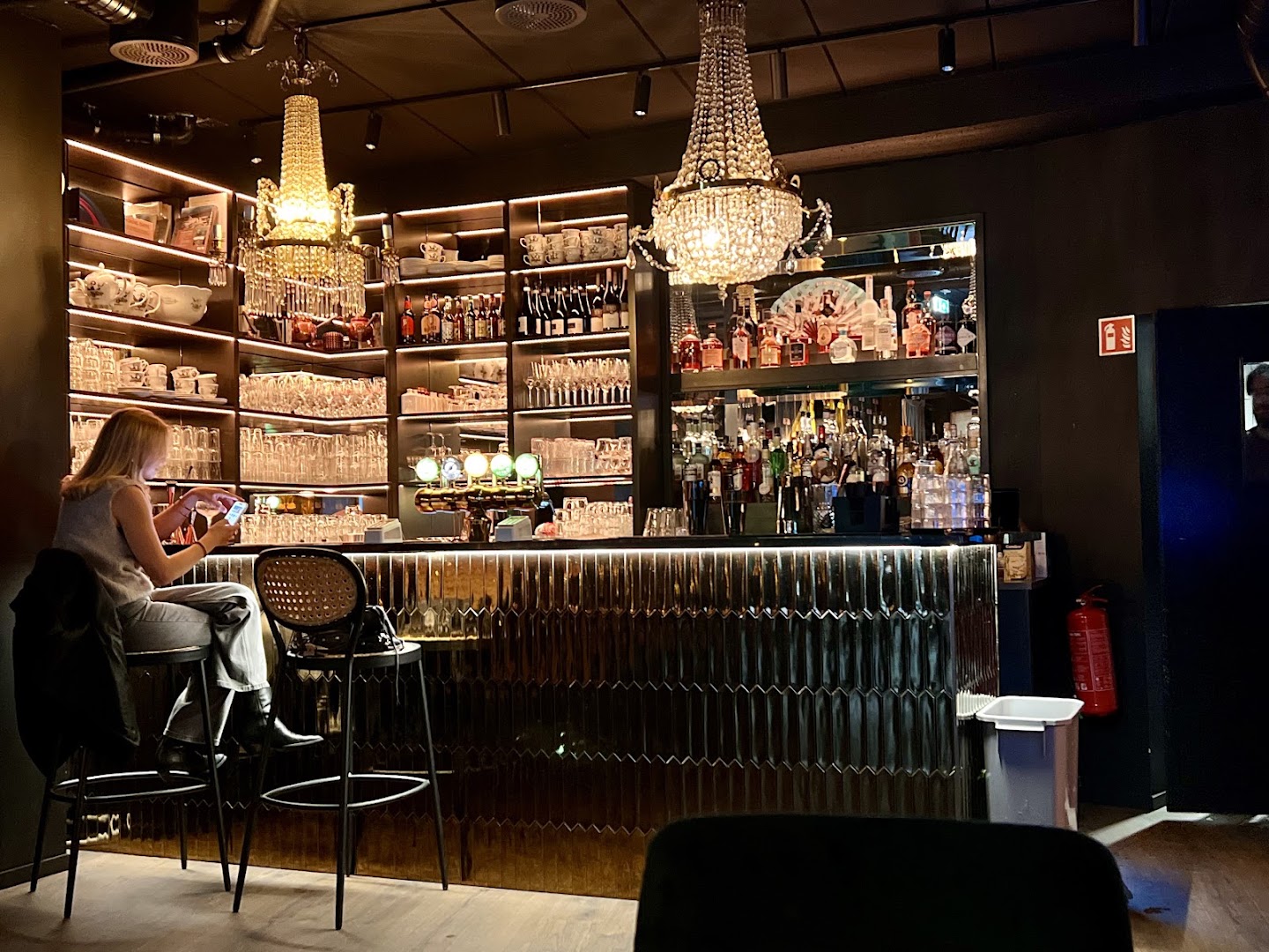 Dråpen Vinbar: inviting atmosphere and professional quality