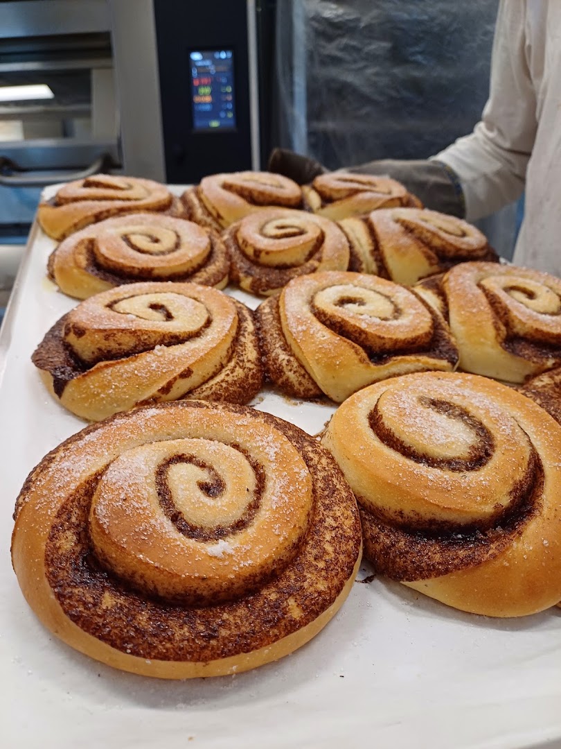 Eltekroken: appetizing photo of fresh pastries