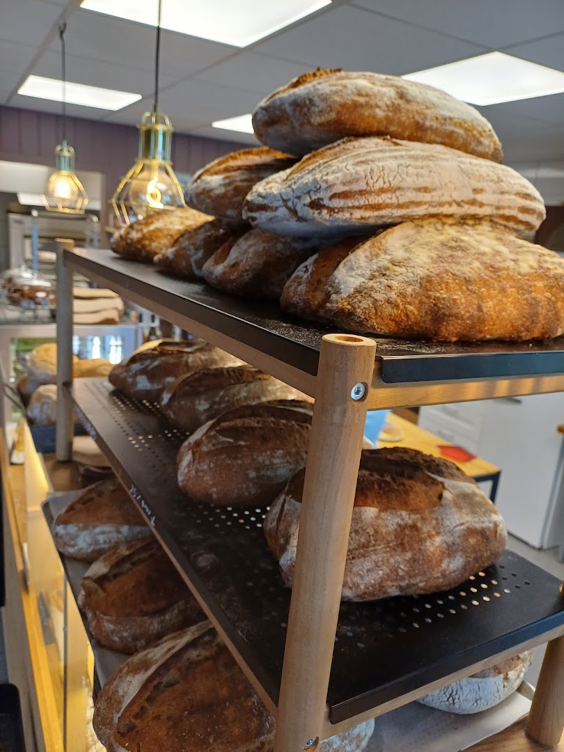 Eltekroken: appetizing display of fresh bread