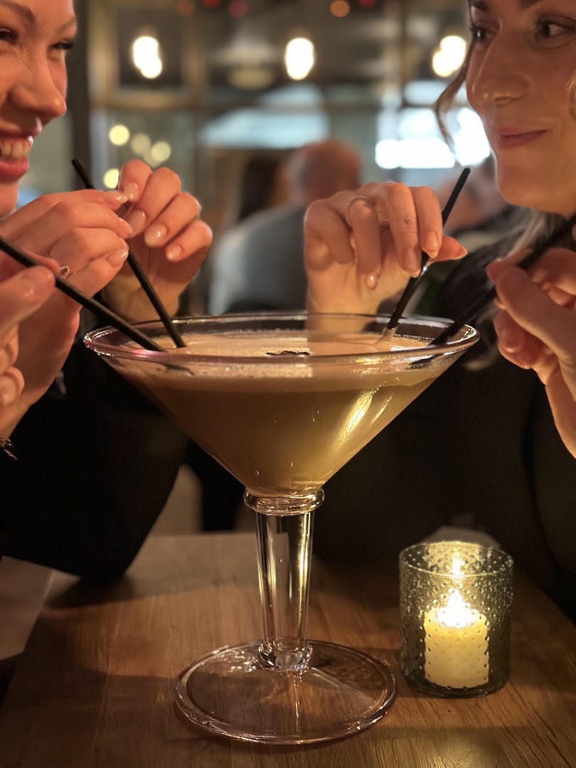 Gefühlen: high quality, atmospheric social shot