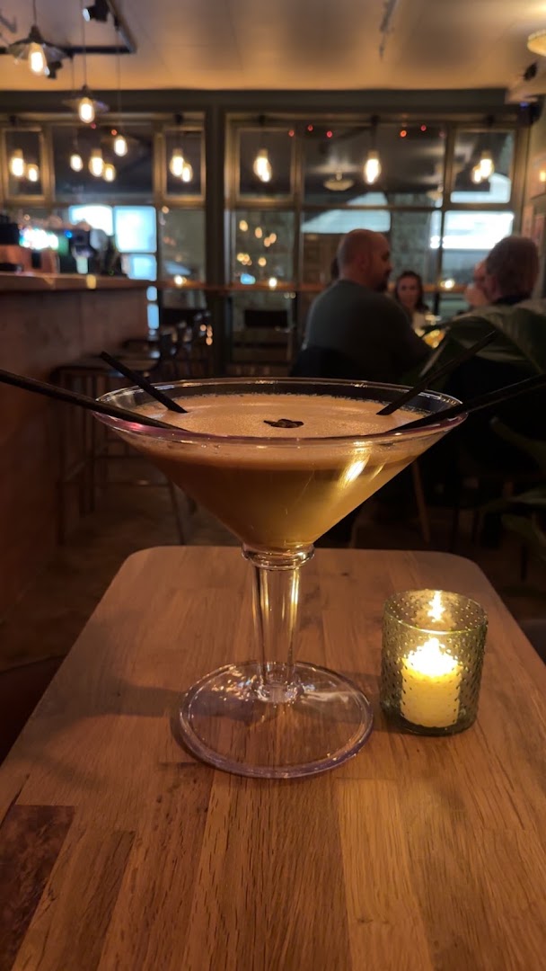 Gefühlen: appealing shot of bar drink