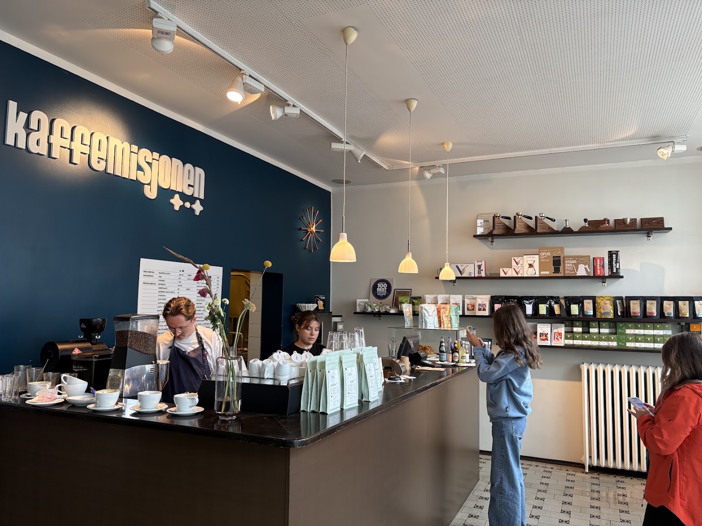Kaffemisjonen: clear, professional interior atmosphere shot