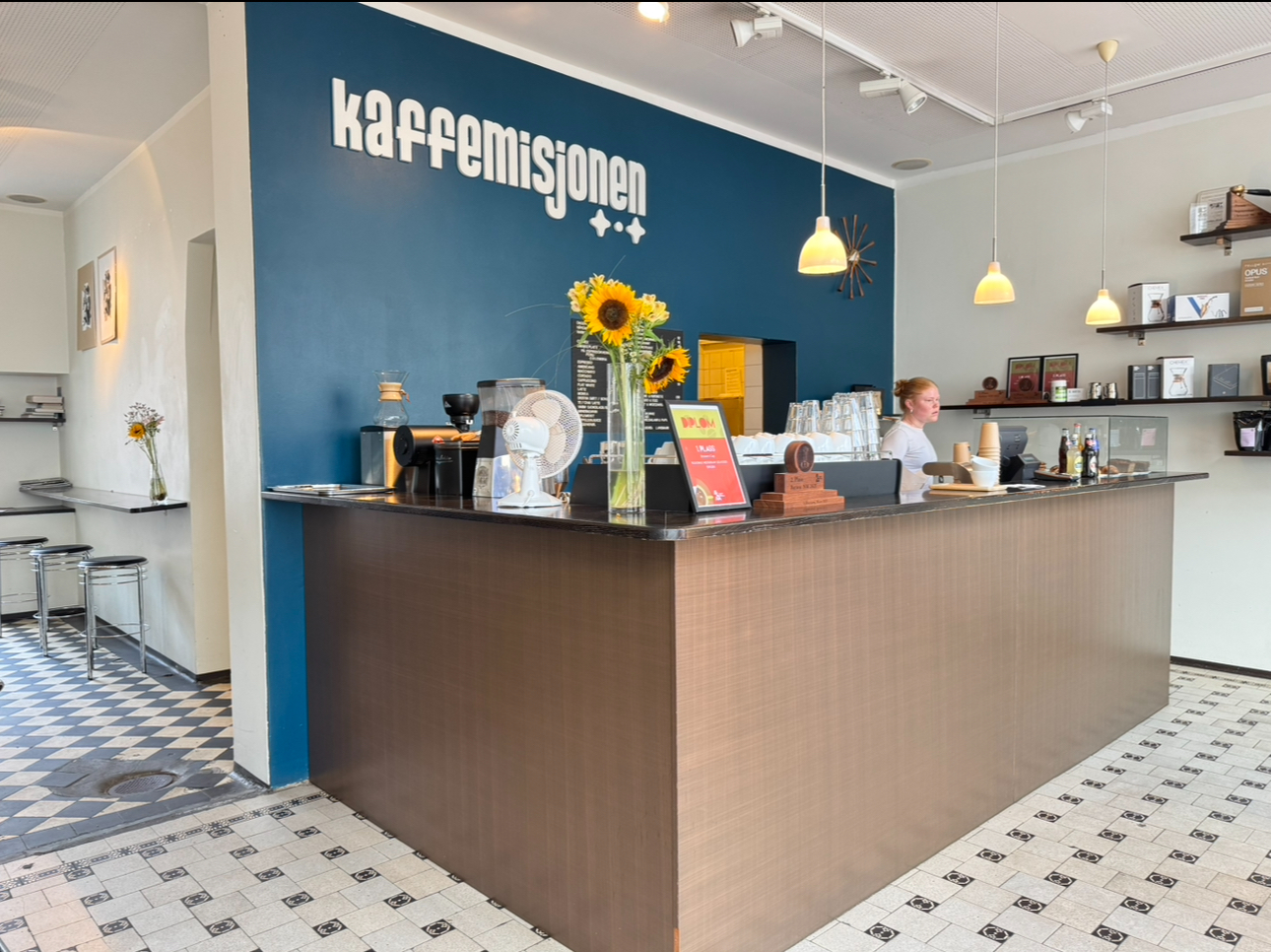 Kaffemisjonen: clear, professional interior shot