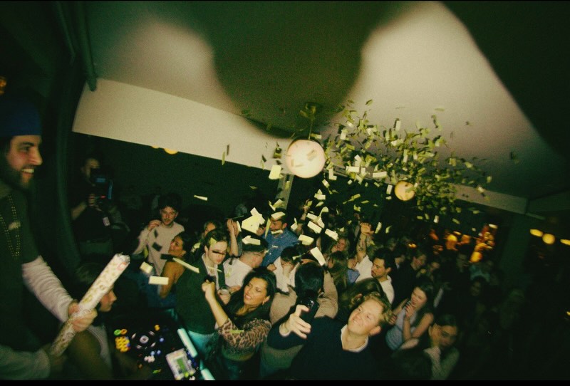 Klink: lively bar atmosphere well