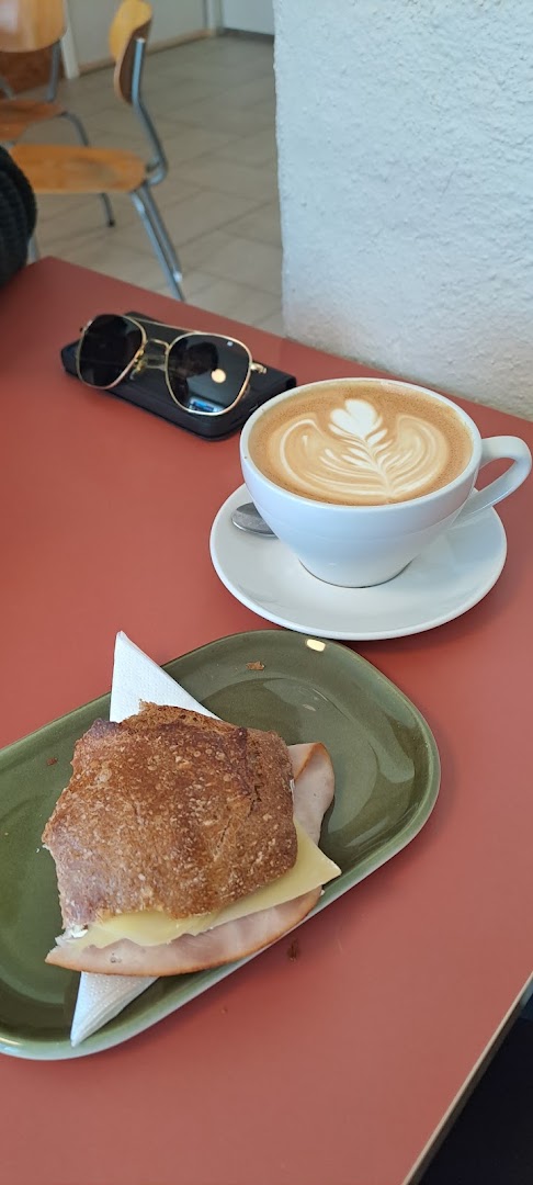 Marken Kaffe: appetizing food and coffee presentation