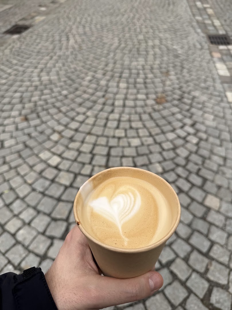 Marken Kaffe: appealing coffee drink photo