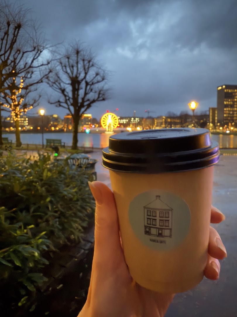 Marken Kaffe: atmospheric shot with venue branding
