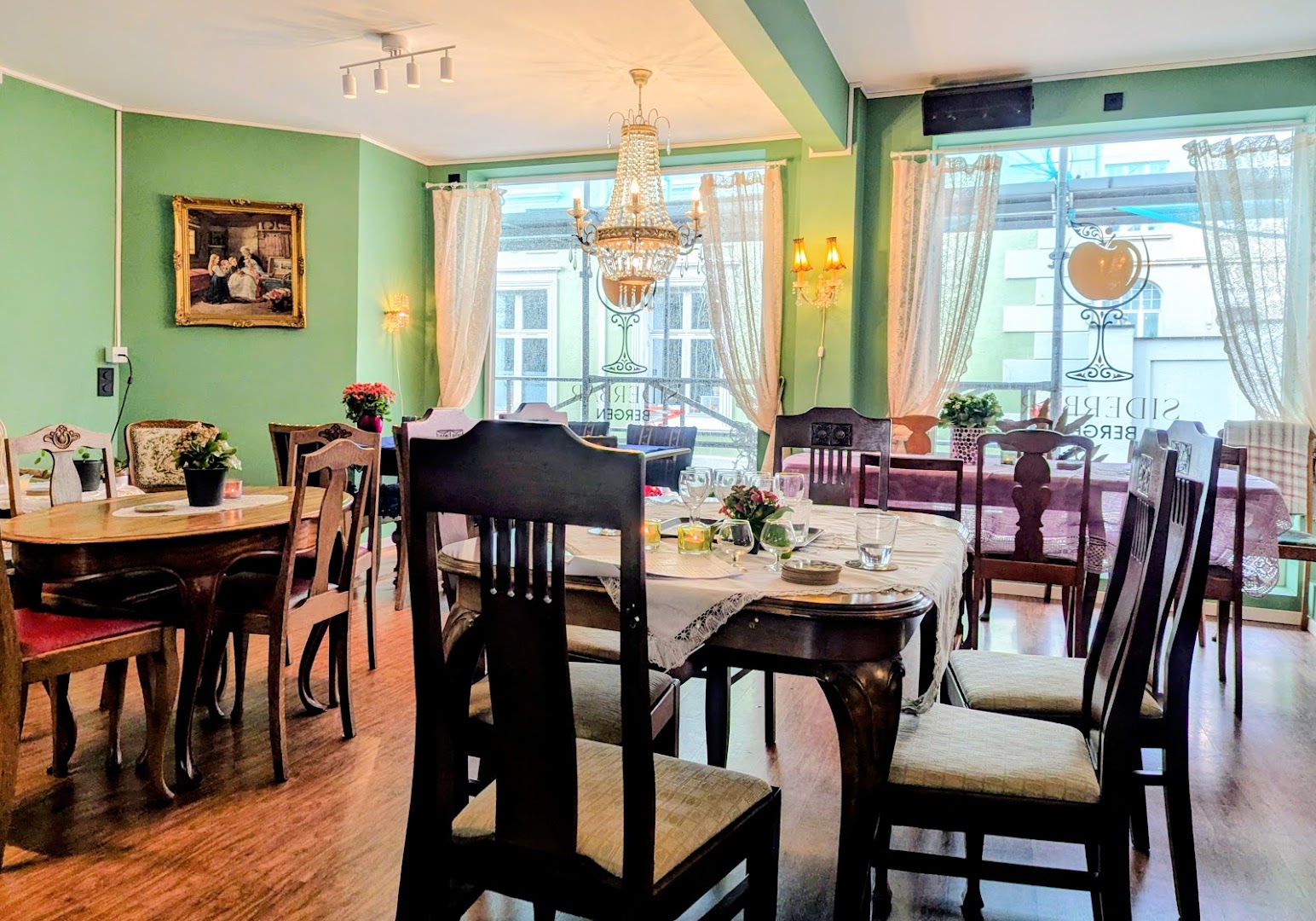 Siderbar: clear, inviting interior atmosphere photo