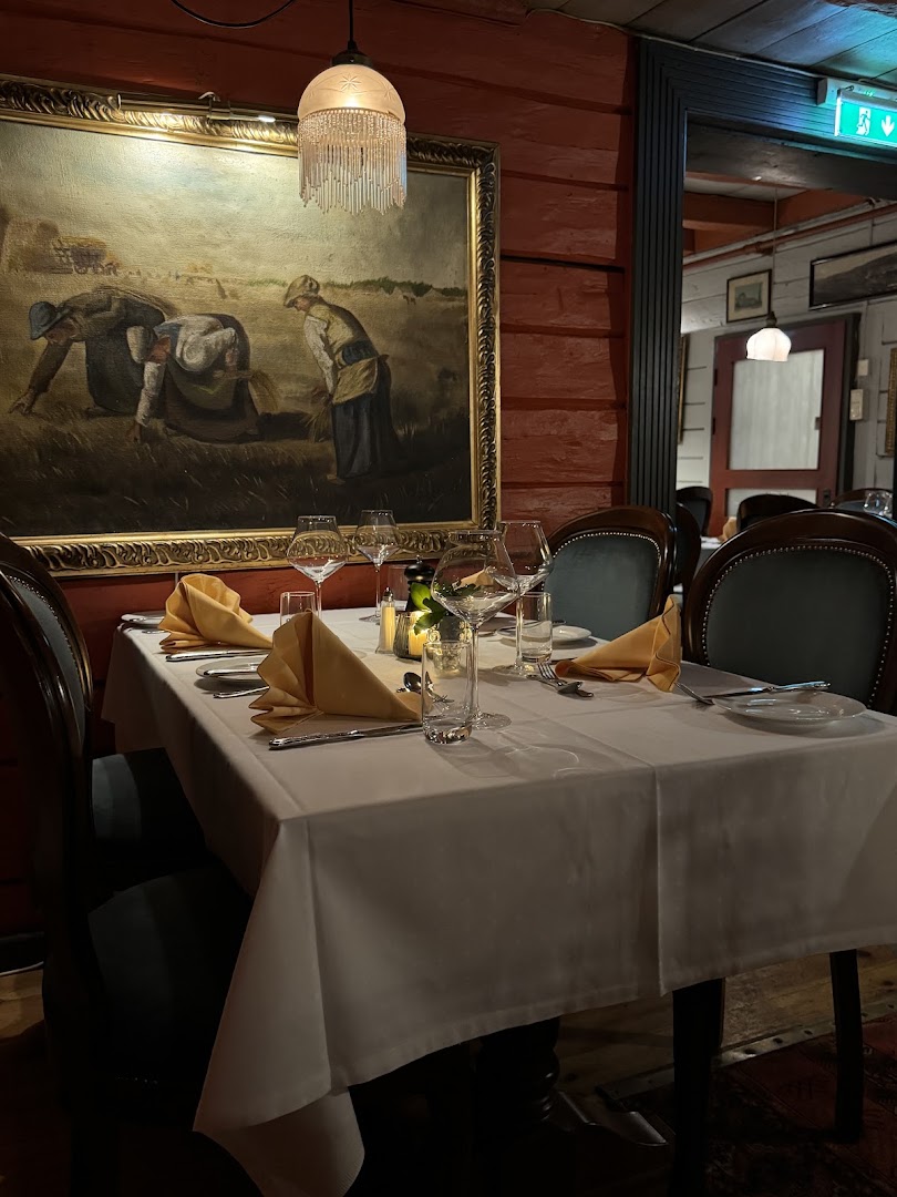 To Kokker: inviting restaurant interior atmosphere