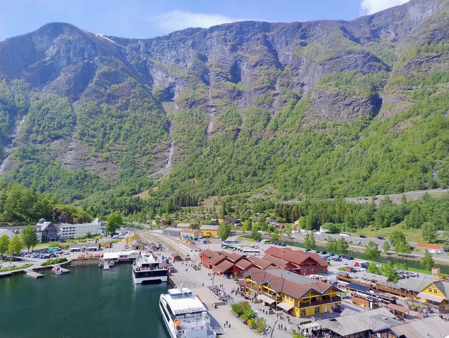 Flåm Marina: beautiful scenic view of location
