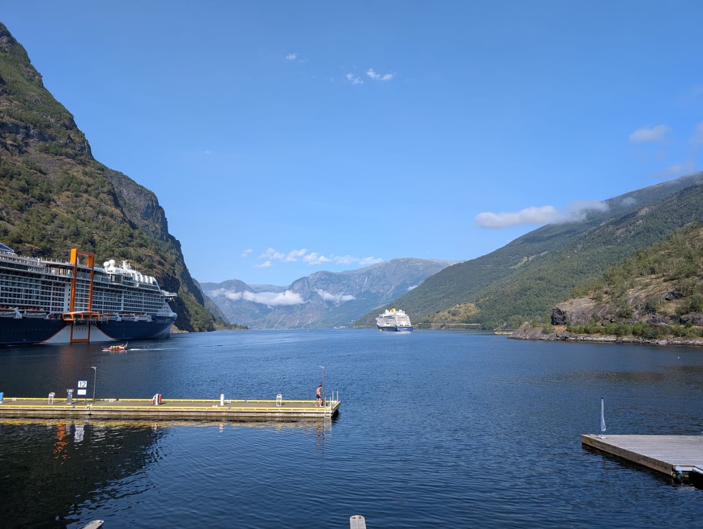 Flåm Marina: beautiful view from the restaurant