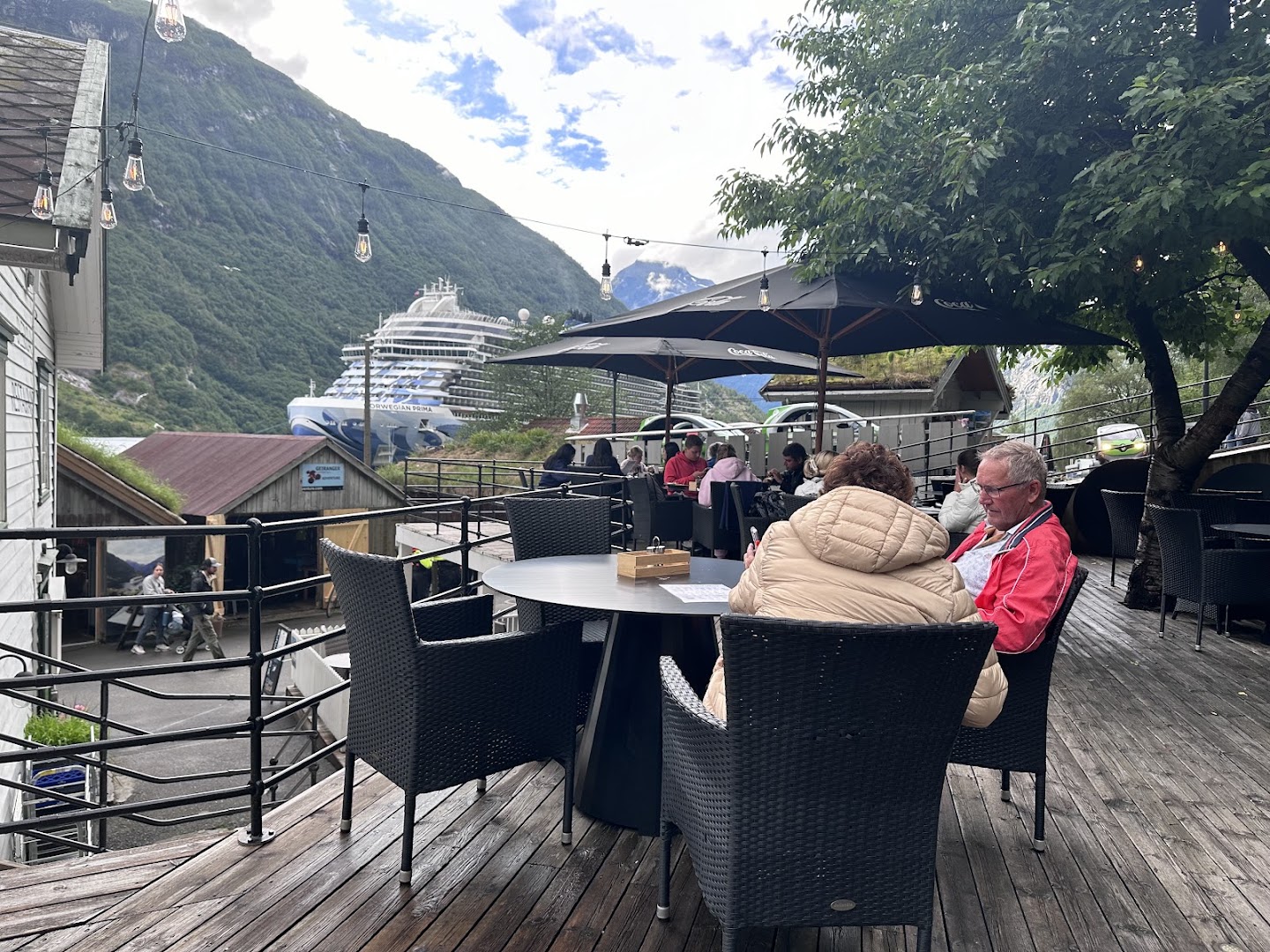 Olebuda: inviting terrace with scenic view