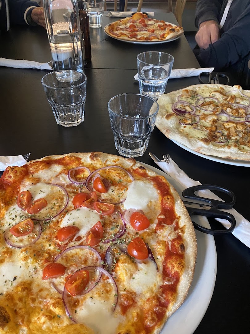 Olebuda: appetizing photo of restaurant food
